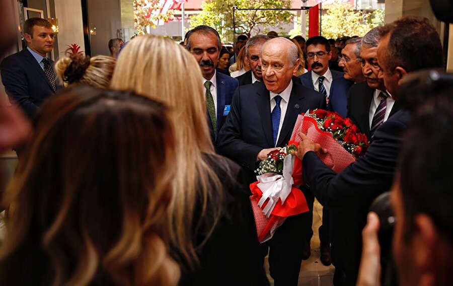 MHP Genel Başkanı Devlet Bahçeli, Isparta'da toplu açılış ve temel atma töreninde konuştu. (Mustafa Çiftçi / AA)