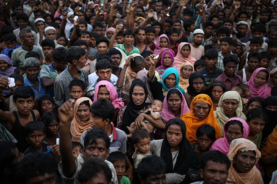 İHH, 300 binden fazla Arakanlı Müslümandan 45 binine insani yardım ulaştırdı. (Onur Çoban / AA)