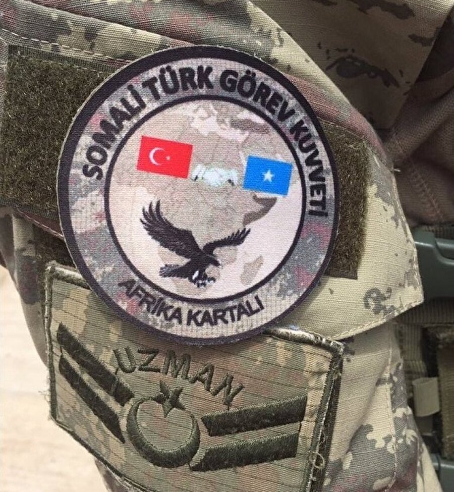 Somali Türk Görev Kuvvetleri'ne bağlı askerlerin omzunda yer alan arma.
