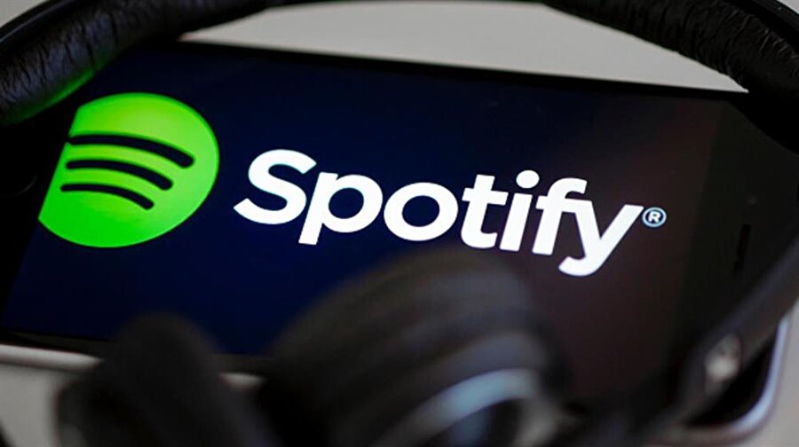 Tüm bunları göz önüne alan ve Spotify’ı kolay kolay geçemeyeceklerini öngören Apple, yeni bir yola başvurdu.