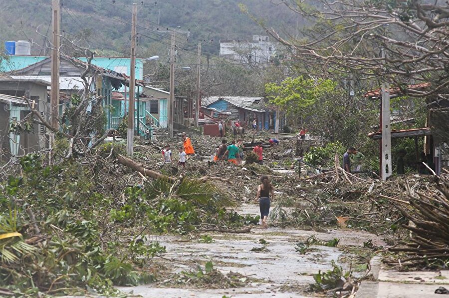 Atlantik'i etkisi altında Irma Kasırgası Küba'yı da vurdu. (Yander Zamora / AA)