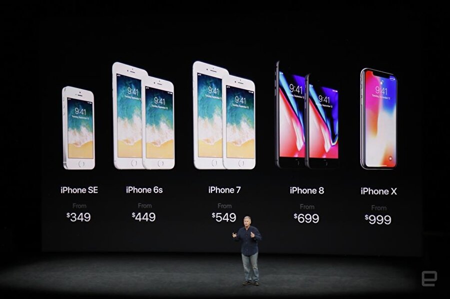 Gelmiş geçmiş en pahalı iPhone olma özelliğini taşıyan cihazın ABD'de 3 Kasım'da 999 dolardan (3,430 TL) satışa sunulacağı bildirilirken, ABD'li tüketiciler iPhone X'un fiyatının yüksek olduğunu belirtti. 