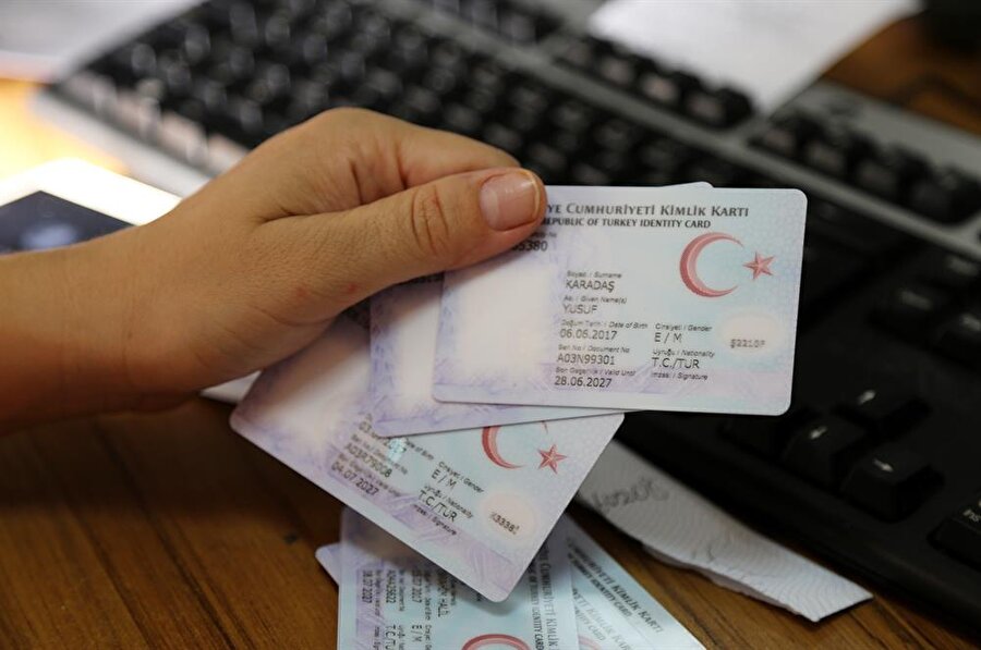Bugüne kadar 10 milyona yakın çipli kimlik kartı dağıtıldı. (Mehmet Fatih Aslan / AA)