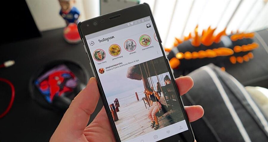 Artık yeni güncellemeyle birlikte Instagram'ın Android ve iOS mobil uygulamalarında otomatik başlayan videolardaki ses profili uygulama kapatılana kadar hafızada tutulacak. 