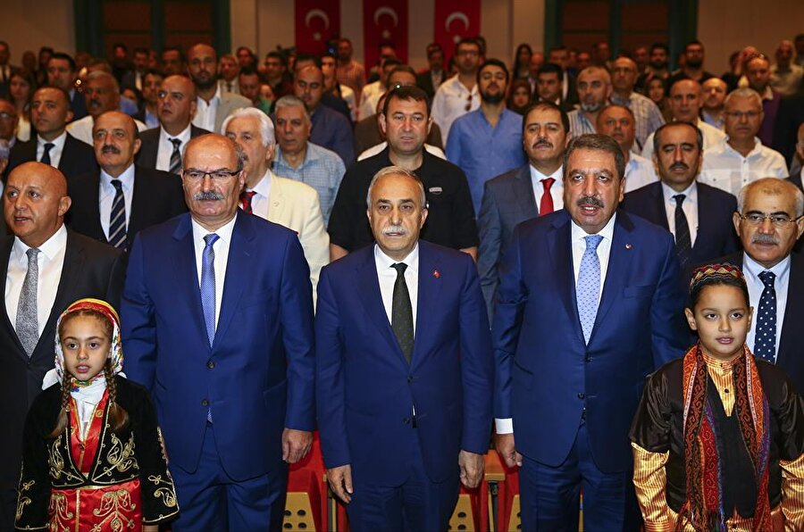 Gıda, Tarım ve Hayvancılık Bakanı Fakıbaba, Ankara Ticaret Odasının (ATO) düzenlediği “Sürdürülebilir Besicilik Paneli”ne katıldı. (Fatih Aktaş / AA)