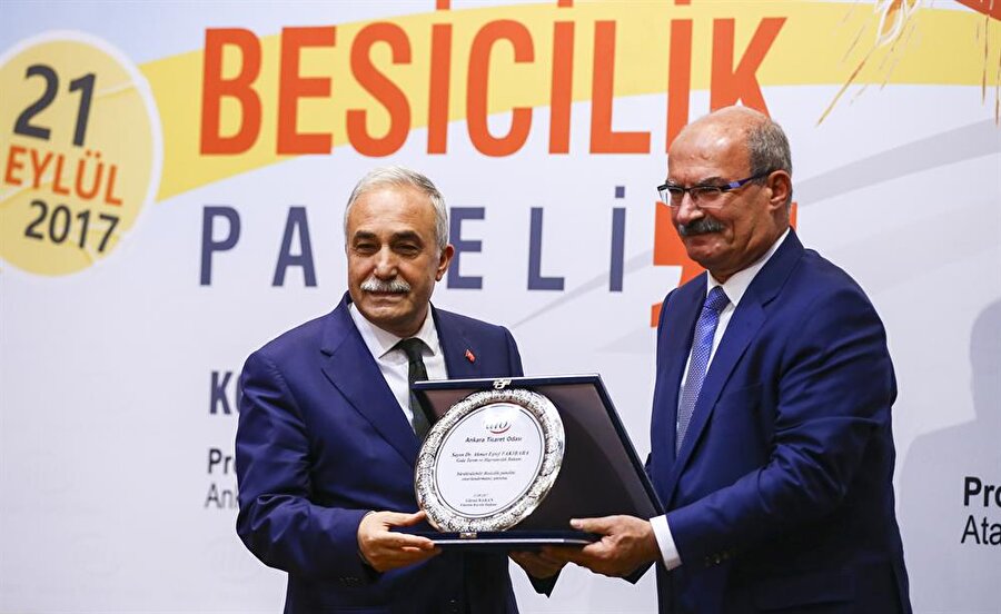 Gıda, Tarım ve Hayvancılık Bakanı Fakıbaba, Ankara Ticaret Odasının (ATO) düzenlediği “Sürdürülebilir Besicilik Paneli”ne katıldı. (Fatih Aktaş / AA)
