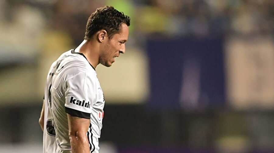 Adriano Atiker Konyaspor karşılaşmasının 40. dakikasında oyundan çıkmıştı.
