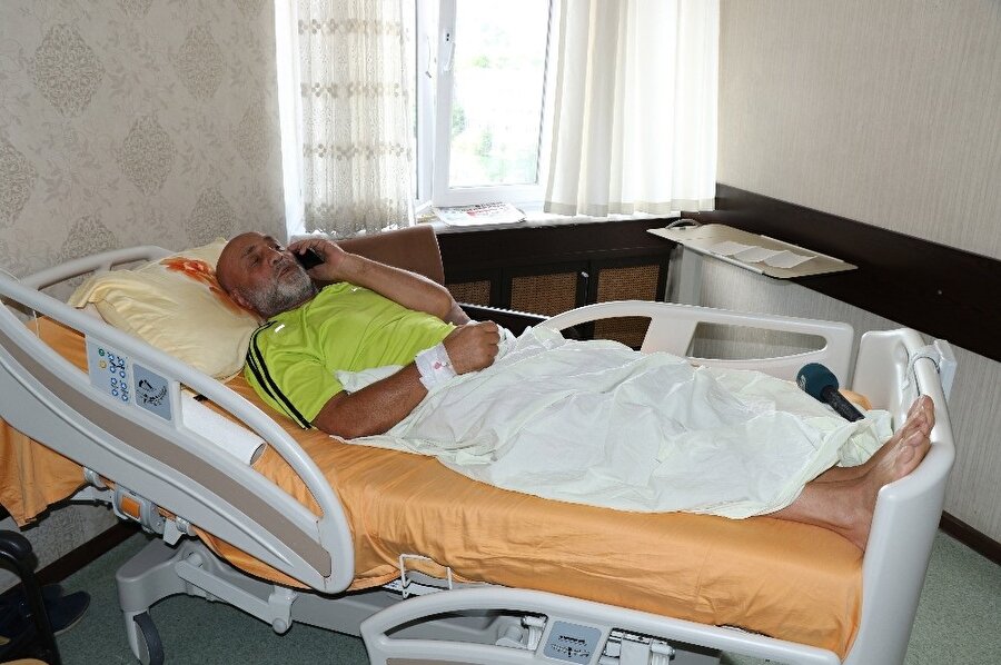 Lokman Gül, kanser şüphesiyle hastaneye gitti, bağırsağından çıkan karşısında şoke oldu. (İHA)