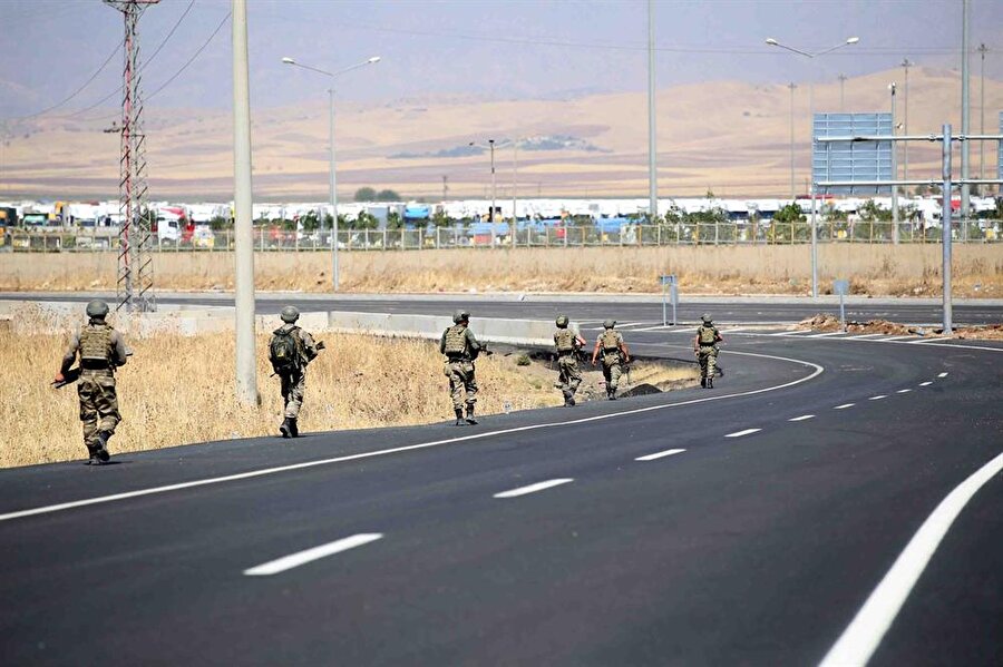 Türk Silahlı Kuvvetlerince (TSK) Şırnak'ın Silopi ilçesindeki Habur Sınır Kapısı yakınlarında 18 Eylül'de başlatılan tatbikat sürüyor.
