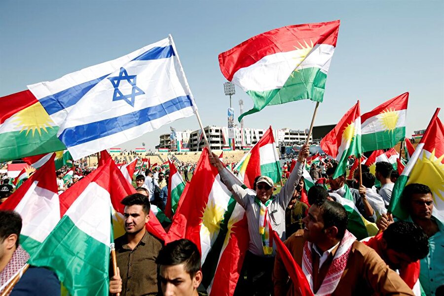 Irak'tan ayrılmak isteyen halk, kendilerine en büyük desteği veren İsrail'in bayrağını açarak referandumu kutluyor.