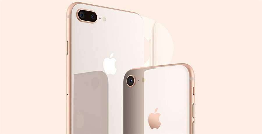 Hem iPhone 8 hem de iPhone 8 Plus'ın arka kısmında kullanılan cam malzeme, şu ana kadar telefonlarda kullanılan en dayanıklı cam olarak nitelendiriliyor. Üstelik bu sayede kablosuz şarj teknolojisinden de yararlanılabiliyor. 