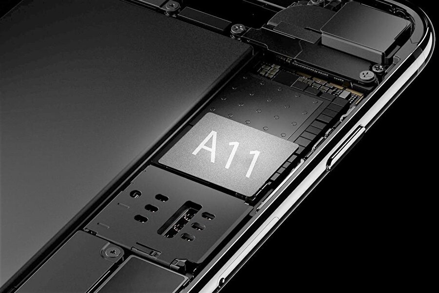 Apple, A11 yongasıyla birlikte ilk kez mobil tarafta 6 çekirdekli işlemciye geçiş yapmış durumda. 
