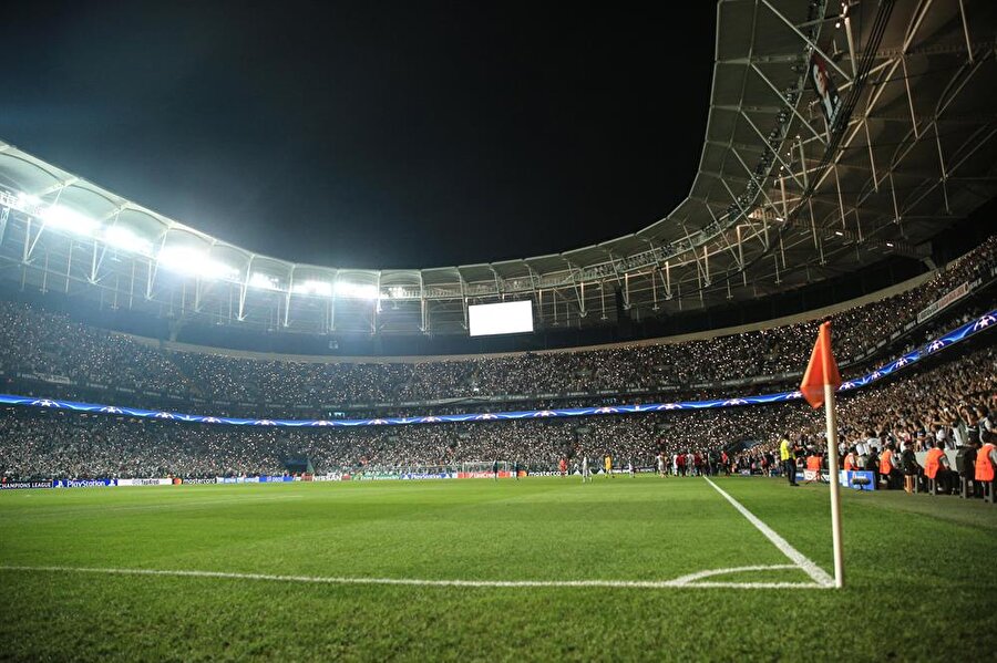 Maçın 2. yarısında stadın ışıklarının bir kısmı söndü. Bu elektrik kesintisi yaşanmadan önce Leipzig, Beşiktaş üzerinde baskısını yoğunlaştırmıştı.