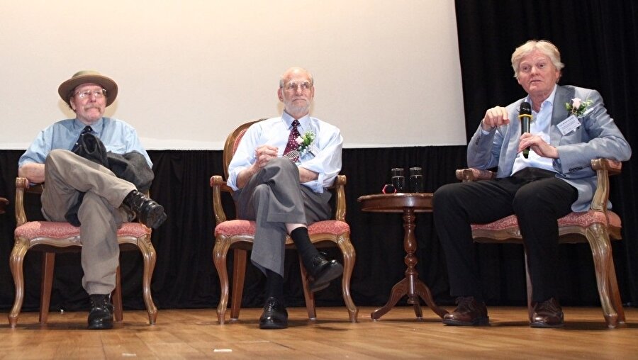 Hall, Rosbash ve Young, bu genin gece artan ve gün içinde de azalan bir protein ürettiğini keşfetti.