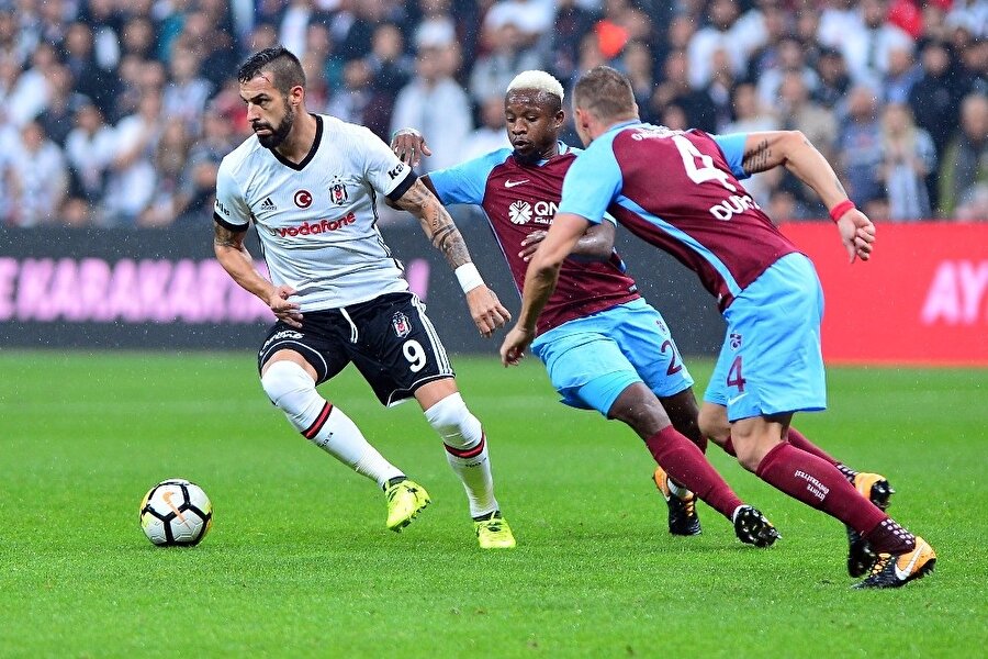 Negredo, Beşiktaş forması altında ilk kez Trabzonspor maçında ilk 11'de sahaya çıktı.