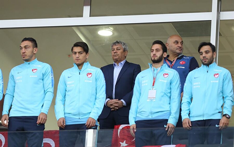 Cezalı Lucescu ve kadroda olmayan Mevlüt Erdinç, Cengiz Ünder, Hakan Çalhanoğlu ve Volkan Şen karşılaşmayı tribünden takip etti.