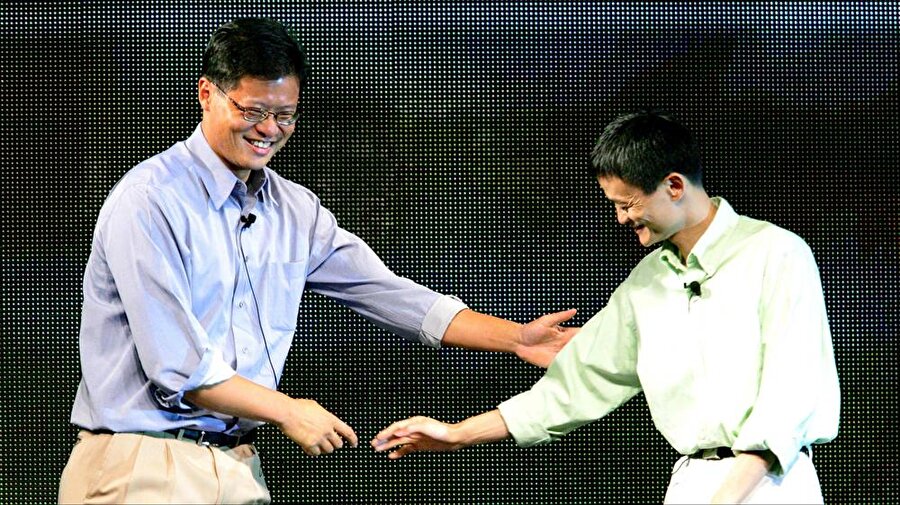 Jerry Yang ve Jack Ma tanıştıktan kısa süre sonra birbirini seven çok iyi iki dost olmuşlardı. 
