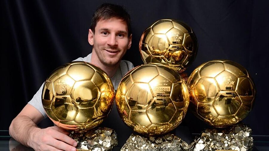 Messi kazandığı Ballon d'Or ödülleriyle birlikte. Kaynak: Al Jazeera