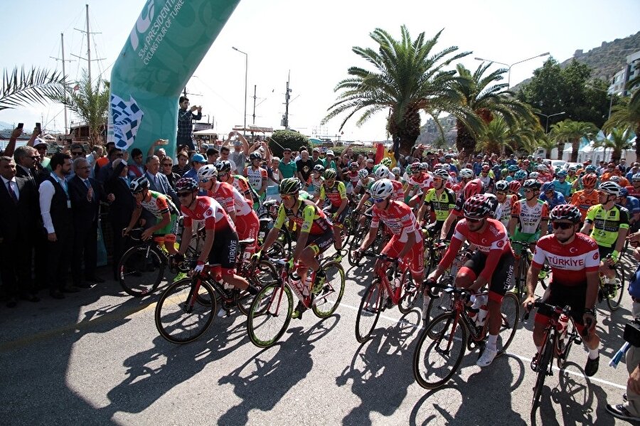 53. Cumhurbaşkanlığı Bisiklet Turu bugün start aldı.