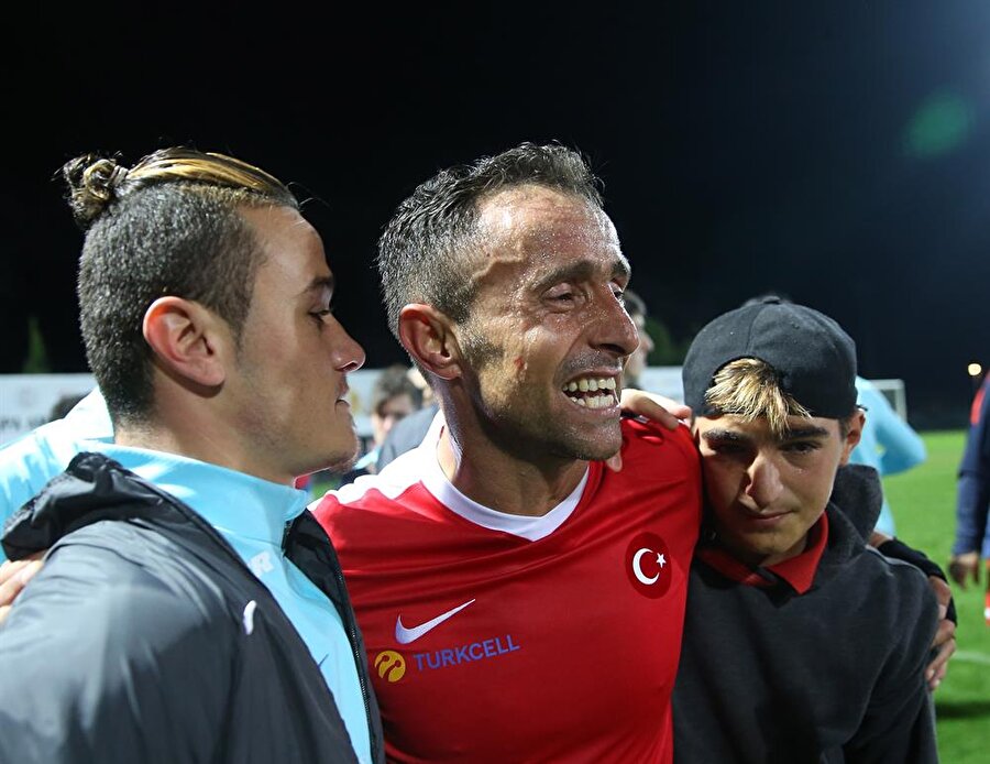 Osman Çakmak her maçtan sonra gözyaşlarına hakim olamadı. (Fotoğraf: AA)