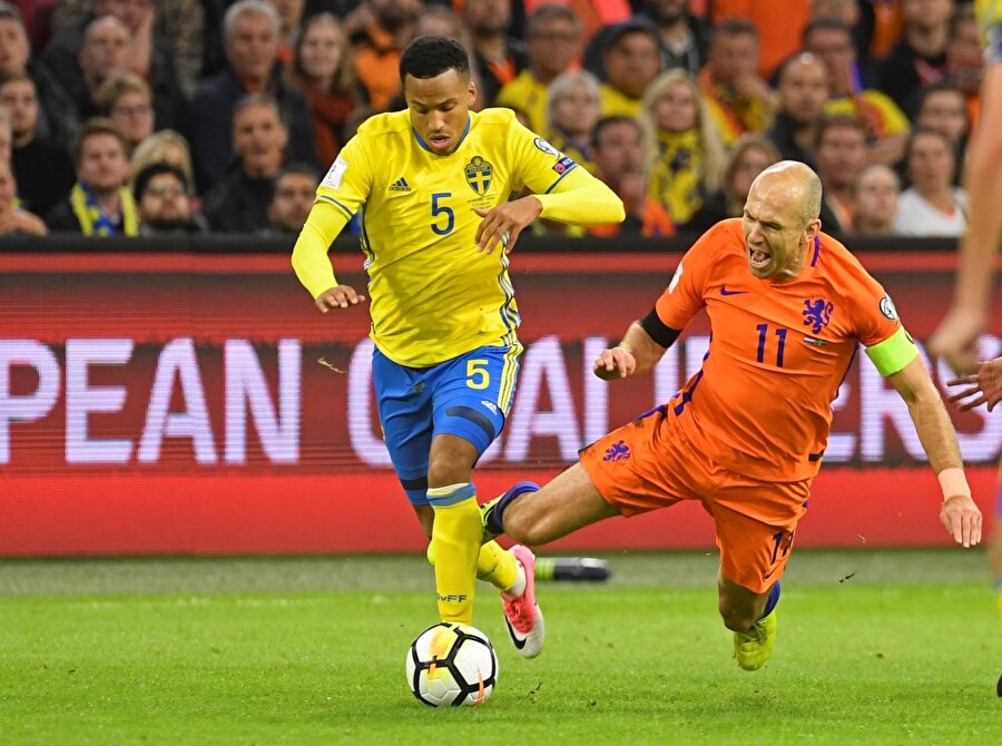 Arjen Robben milli forma altında son maçına çıktı.