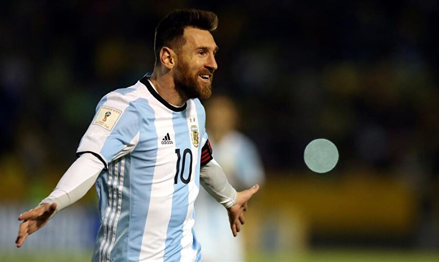 Lionel Messi attığı golle hat-trick yaptı ve geceye damga vurdu.