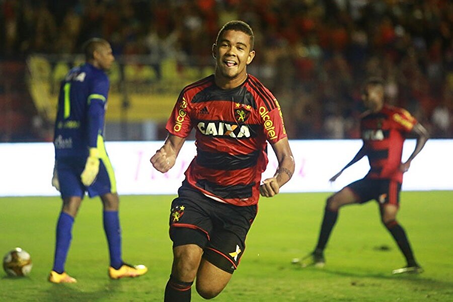 1999 doğumlu genç yetenek Juninho, bu sezon Recife'nin A takımında kendine yer buldu.