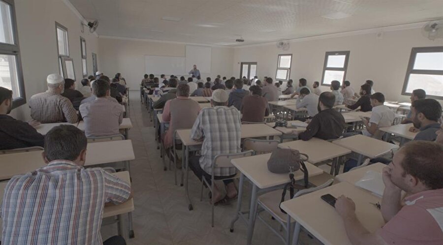 Şam Üniversitesi'nde 700 öğrenci eğitim alıyor.