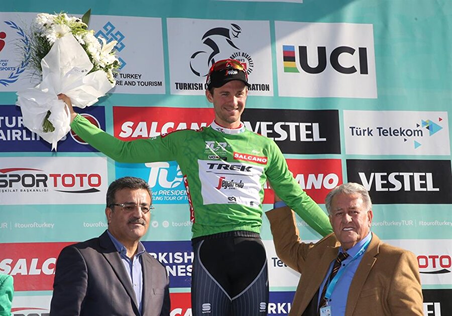 53. Cumhurbaşkanlığı Türkiye Bisiklet Turu'nun 6. ve son etabı İstanbul'da tamamlandı. Sprint kategorisinde, Trek-Sergafredo takımından Edward Theuns Yeşil mayonun sahibi oldu. Theuns, ödülünü Gençlik ve Spor Bakanlığı Müsteşarı Faruk Özçelik'den aldı.