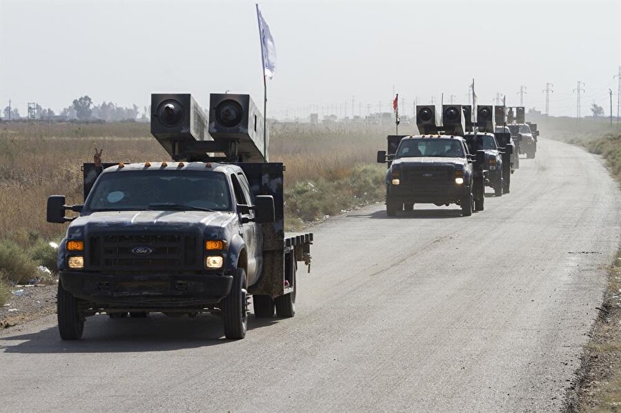 Kerkük bölgesine ilerleyen Irak askeri konvoyu
