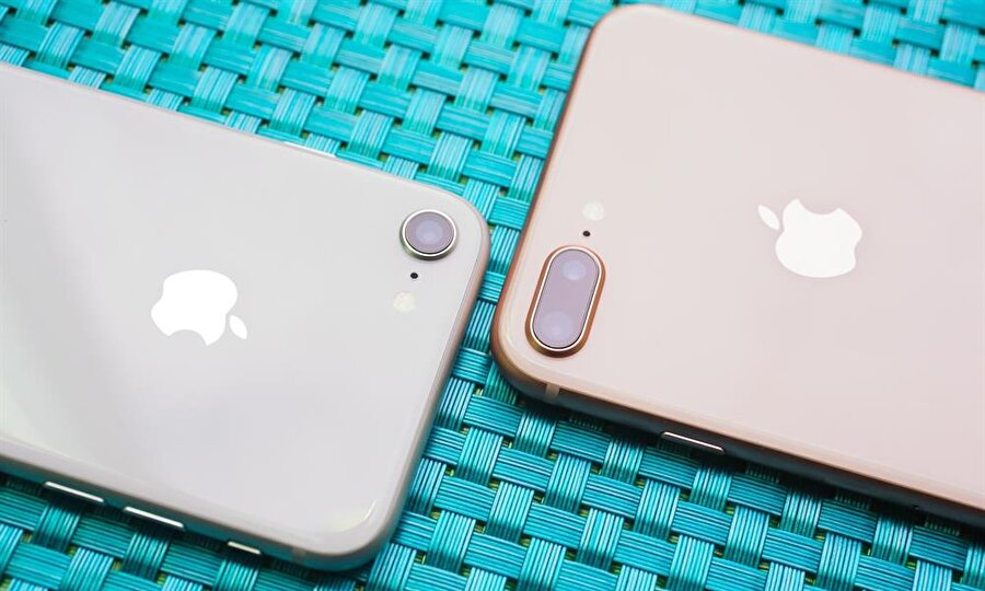 Apple iPhone 8'in arka kısmında tek, iPhone 8 Plus'ta ise çift kamera yer alıyor. Fotoğraf: Cnet