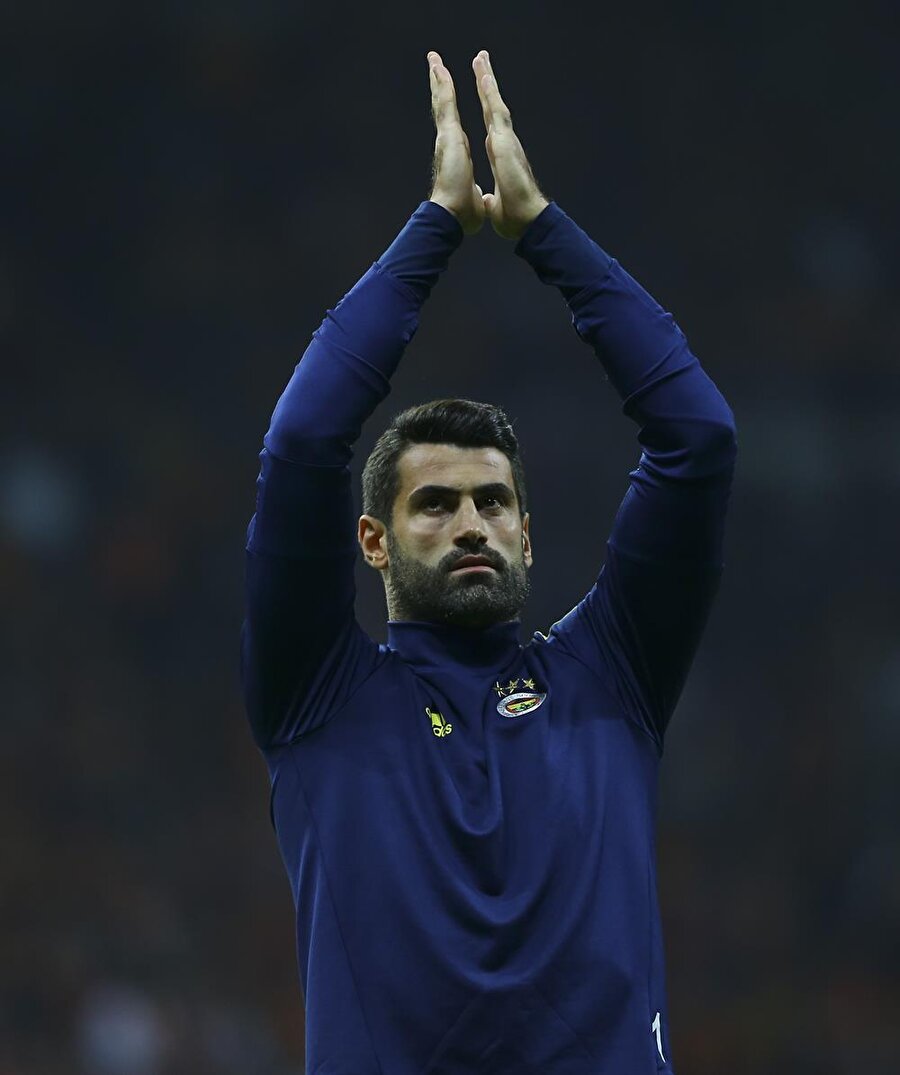 Volkan Demirel, sarı lacivertli taraftarları böyle selamladı.