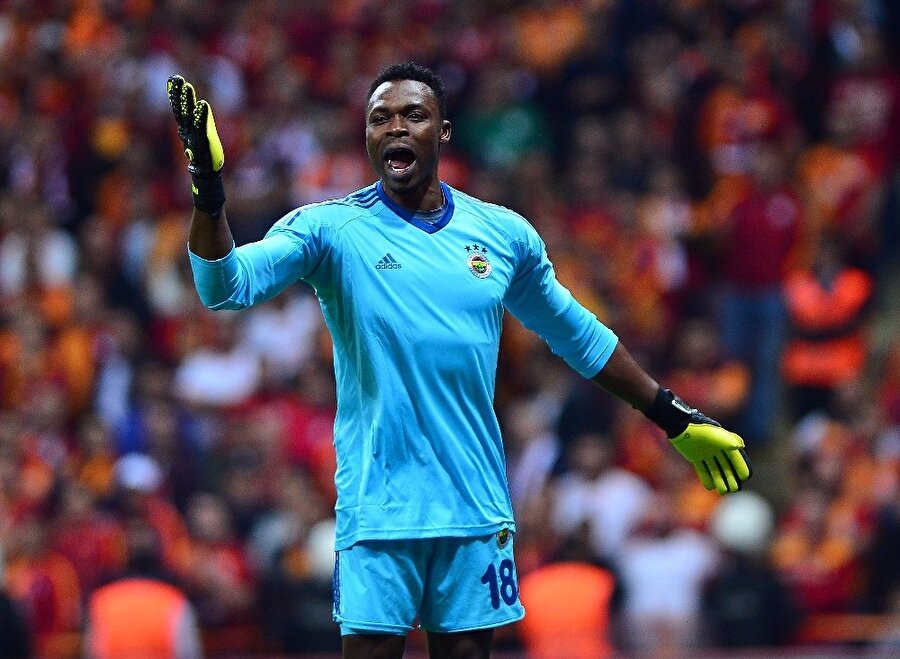 Galatasaray derbisinde Volkan Demirel'in yerine Carlos Kameni'yi görev yaptı.