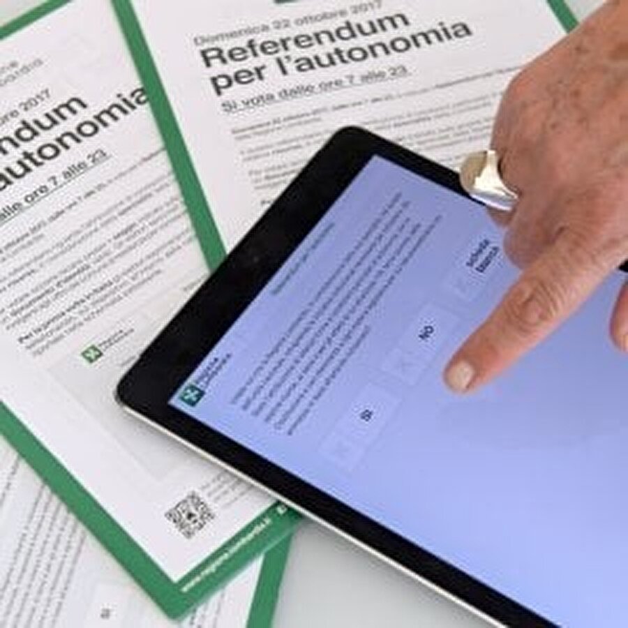 Lombardiya Bölgesel Yönetimi, seçmen merkezlerine oy kullanılması için 24 bin 400 tablet dağıttı.