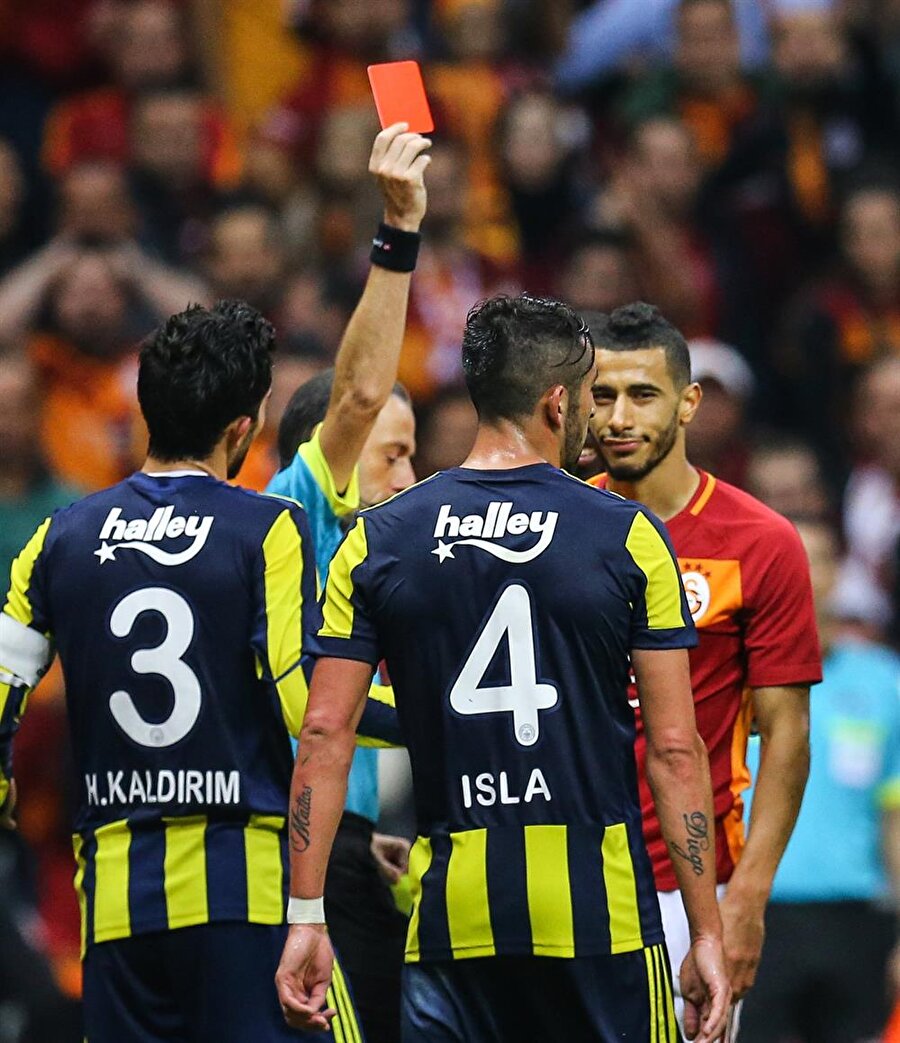 Galatasaray 73.dakikada Belhanda'nın kırmızı kart görmesiyle bu sezon ilk kez kırmızı kart gördü.