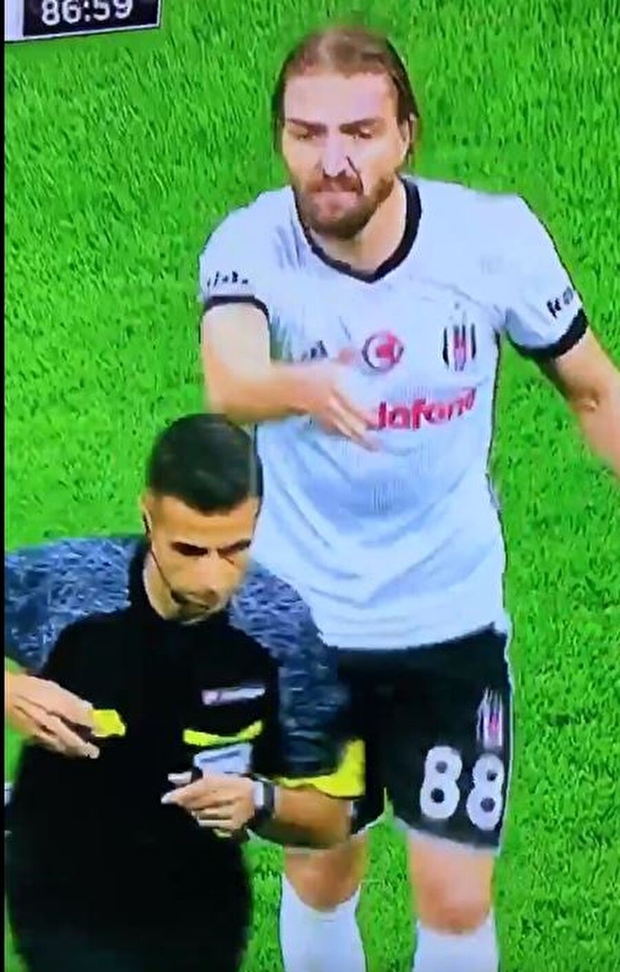 Caner Erkin'in küfrü ekranlara yansıdı.