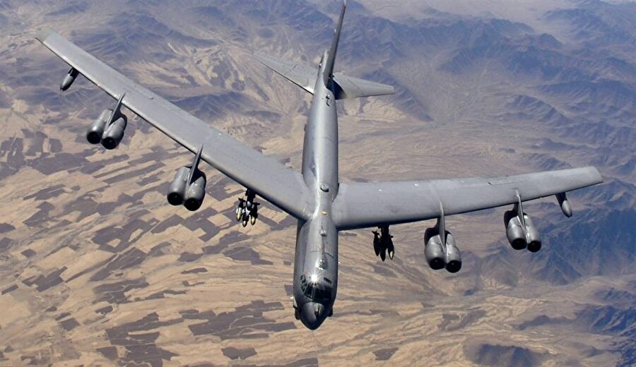B-52 bombardıman uçağı