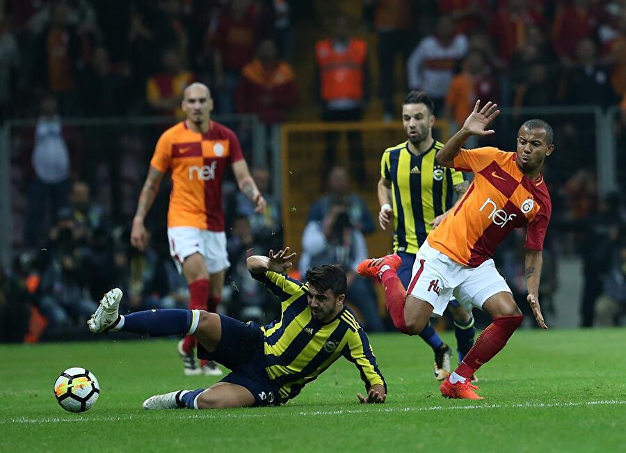 Sosyal medyada bunun Galatasaray Kulübü tarafından kasıtlı yapıldığı iddia edildi.