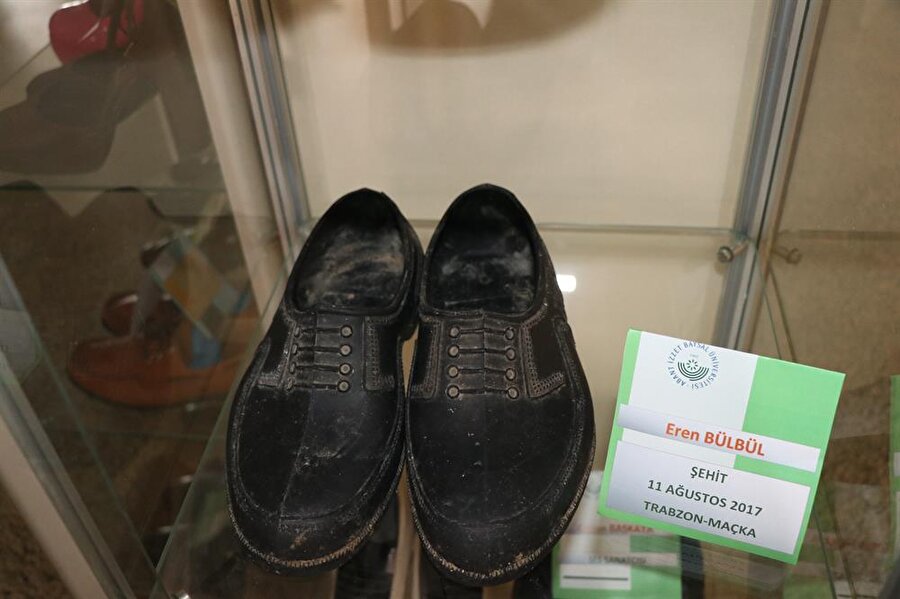  Eren Bülbül'ün şehit olduğu esnada ayağında bulunan ve "Ankara lastiği" olarak bilinen ayakkabılar, Bolu'nun Gerede ilçesinde kurulan Yaşayan Ayakkabı Müzesi'nde sergileniyor.