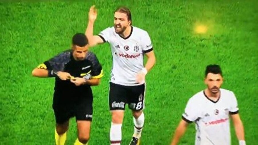 Beşiktaş Yönetimi Caner'e bu davranışları sebebiyle para cezası verme kararı aldı.