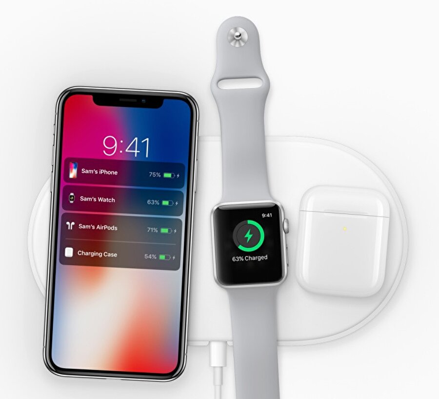 En can alıcı özelliklerden biri de kablosuz şarj. iPhone X, iPhone 8 ve iPhone 8 Plus'taki gibi cam gövdeyle geliyor ve kablosuz şarj olabiliyor. 