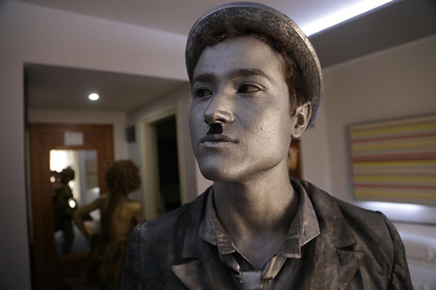 Charlie Chaplin'i canlandıran 19 yaşındaki oyuncu Ali Cazim Gümüş