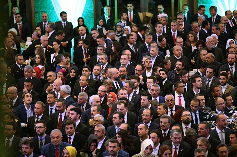 29 Ekim Cumhuriyet Bayramı Resepsiyonuna çok sayıda sanatçı, siyasetçi ve spor dünyasının tanınmış isimleri katıldı.