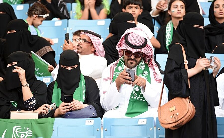 Suudi kadınlar ilk kez geçen ay Kral Fahd Stadı'na alınmıştı.