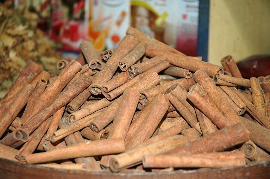 Tarçın, zencefil, havlıcanın 40 lira, kuşburnunun fiyatının ise 10 lira olduğu belirtiliyor.