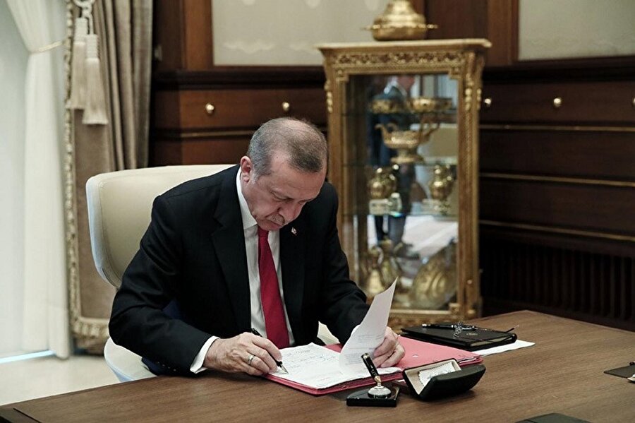 Cumhurbaşkanı Recep Tayyip Erdoğan, Anayasa'nın 89'uncu maddesinin birinci fıkrası ile 104'üncü maddesinin ikinci fıkrasının (a) bendi uyarınca iki kanunu onaylayarak yayımlanmak üzere Başbakanlığa gönderdi.