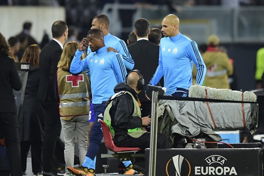 Fransız kulübü Patrice Evra'ya disiplin cezası verdi.