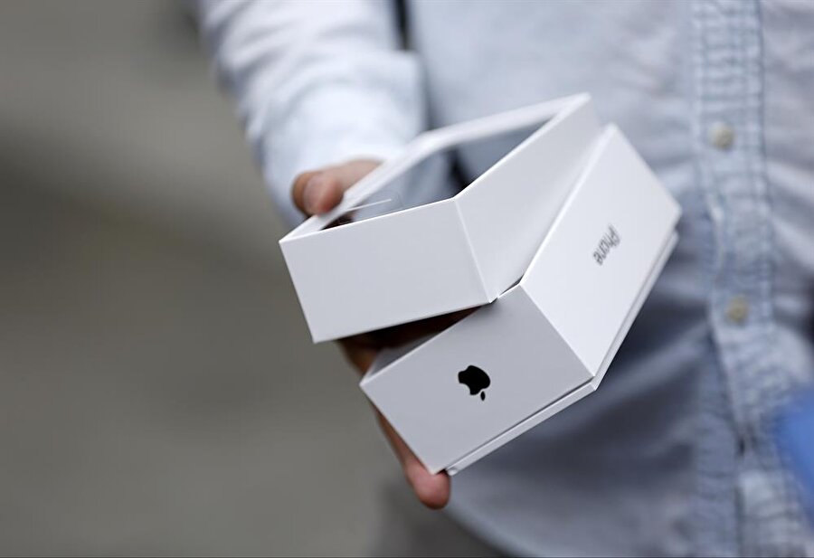 Dün, San Fransisco'daki Apple mağazası önündeki servis aracından toplamda 313 adet iPhone X çalındı. 