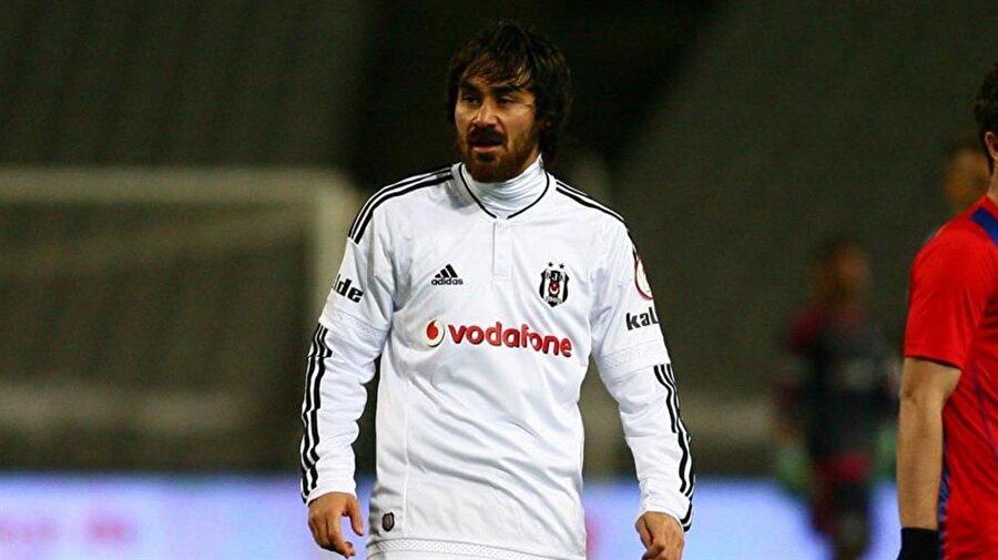 A2 takımla idmanlara çıkan Veli Kavlak, Beşiktaş'ın Süper Lig'de şampiyonluk ipini göğüsleyeceğini söyledi.