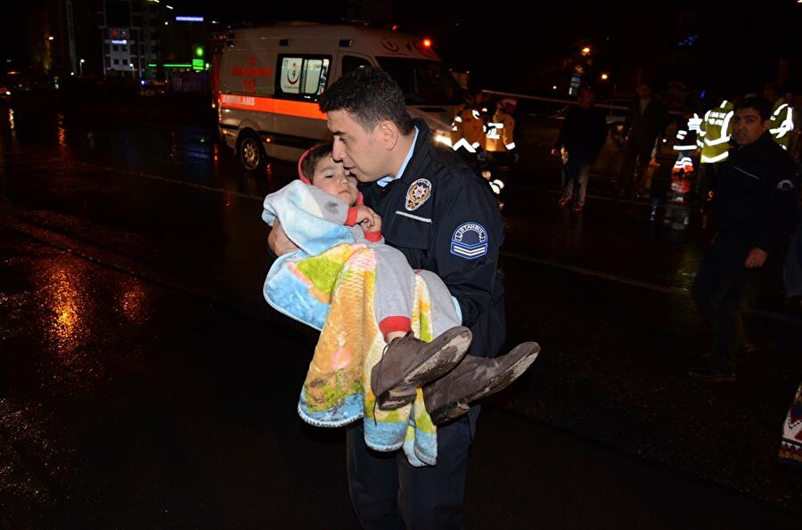 3 kişi yaşamını yitirirken 17 kişi yaralandı.